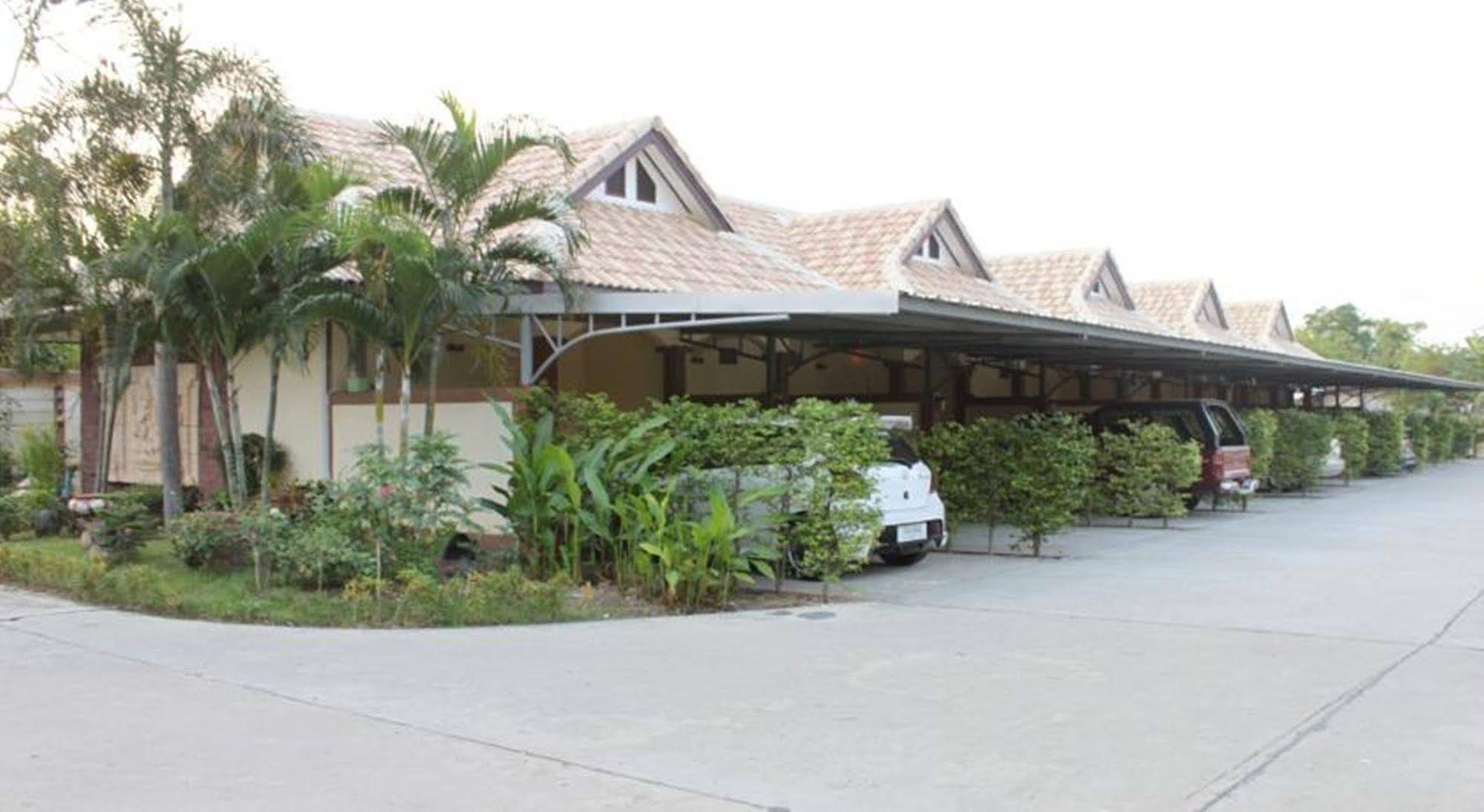 Saraburi Garden Resort Esterno foto