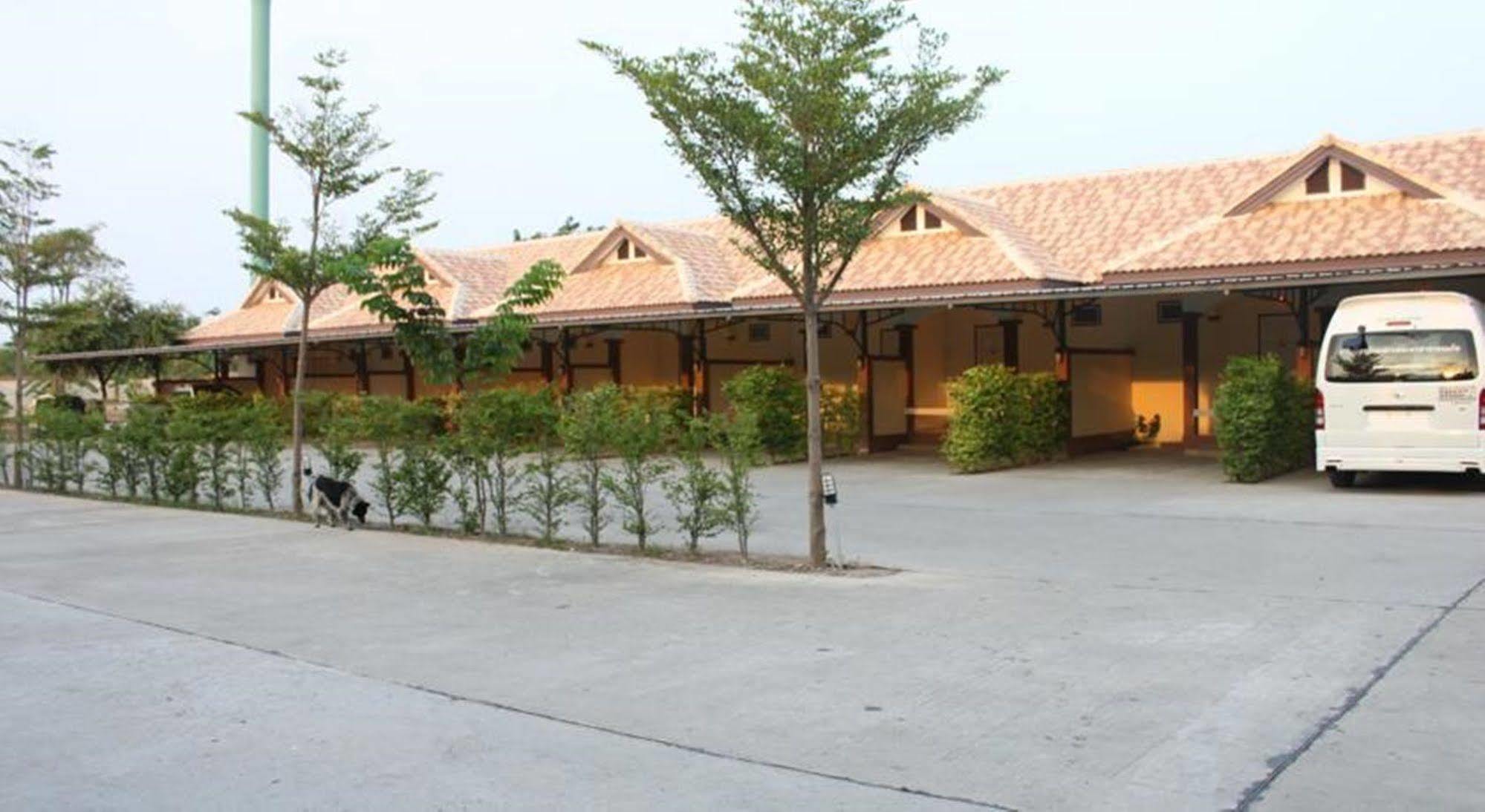 Saraburi Garden Resort Esterno foto